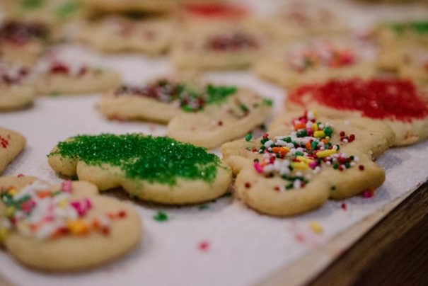 multi colored Christmas cookies